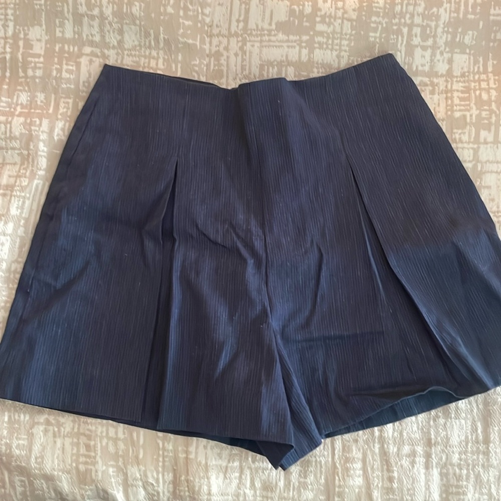 BCBG thin strip navy shorts